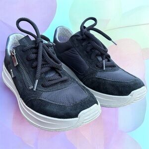 NWOT Legero Sprinter Gore-Tex womens Sneaker Size 7